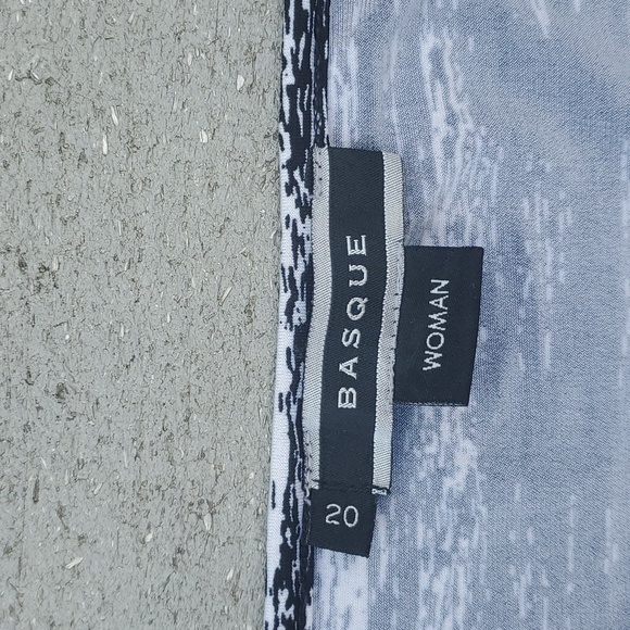 Basque Striped Sleeveless Stretch Material Dress - Picture 3 of 10